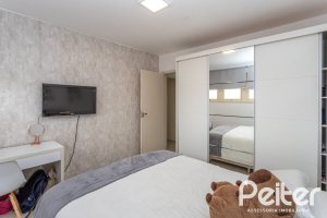 Casa à venda com 290m², 4 dormitórios, 1 suíte, 8 vagas, no bairro Ipanema em Porto Alegre