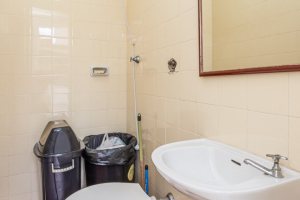 Casa à venda com 290m², 4 dormitórios, 1 suíte, 8 vagas, no bairro Ipanema em Porto Alegre