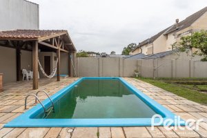 Casa à venda com 290m², 4 dormitórios, 1 suíte, 8 vagas, no bairro Ipanema em Porto Alegre