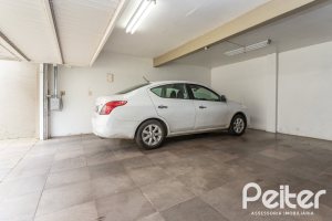 Casa à venda com 290m², 4 dormitórios, 1 suíte, 8 vagas, no bairro Ipanema em Porto Alegre