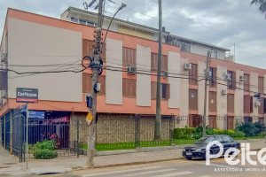 Apartamento à venda com 79m², 2 dormitórios, no bairro Menino Deus em Porto Alegre
