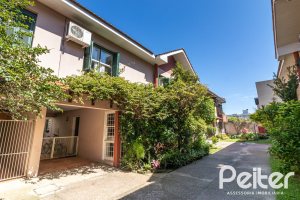 Casa em Condomínio à venda com 133m², 3 dormitórios, 1 suíte, 2 vagas, no bairro Tristeza em Porto Alegre