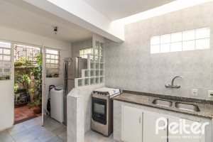 Casa em Condomínio à venda com 133m², 3 dormitórios, 1 suíte, 2 vagas, no bairro Tristeza em Porto Alegre