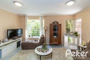 Casa em Condomínio à venda com 133m², 3 dormitórios, 1 suíte, 2 vagas, no bairro Tristeza em Porto Alegre