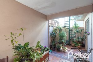 Casa em Condomínio à venda com 133m², 3 dormitórios, 1 suíte, 2 vagas, no bairro Tristeza em Porto Alegre