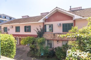 Casa em Condomínio à venda com 133m², 3 dormitórios, 1 suíte, 2 vagas, no bairro Tristeza em Porto Alegre