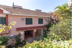 Casa em Condomínio à venda com 133m², 3 dormitórios, 1 suíte, 2 vagas, no bairro Tristeza em Porto Alegre