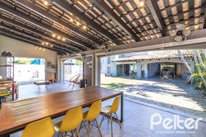 Casa à venda com 356m², 3 dormitórios, 2 suítes, 3 vagas, no bairro Ipanema em Porto Alegre