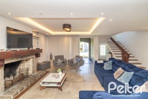 Casa à venda com 356m², 3 dormitórios, 2 suítes, 3 vagas, no bairro Ipanema em Porto Alegre