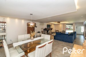 Casa à venda com 356m², 3 dormitórios, 2 suítes, 3 vagas, no bairro Ipanema em Porto Alegre