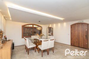 Casa à venda com 356m², 3 dormitórios, 2 suítes, 3 vagas, no bairro Ipanema em Porto Alegre