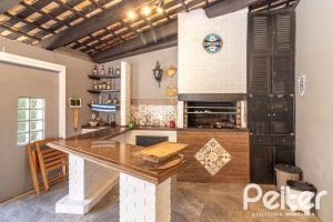 Casa à venda com 356m², 3 dormitórios, 2 suítes, 3 vagas, no bairro Ipanema em Porto Alegre