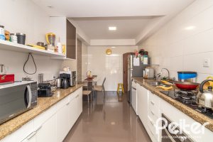 Casa à venda com 356m², 3 dormitórios, 2 suítes, 3 vagas, no bairro Ipanema em Porto Alegre