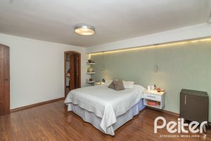 Casa à venda com 356m², 3 dormitórios, 2 suítes, 3 vagas, no bairro Ipanema em Porto Alegre