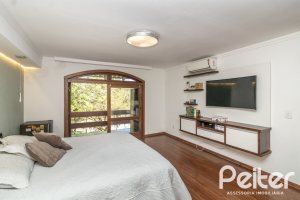 Casa à venda com 356m², 3 dormitórios, 2 suítes, 3 vagas, no bairro Ipanema em Porto Alegre