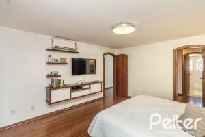 Casa à venda com 356m², 3 dormitórios, 2 suítes, 3 vagas, no bairro Ipanema em Porto Alegre