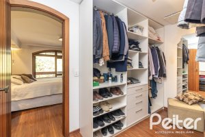 Casa à venda com 356m², 3 dormitórios, 2 suítes, 3 vagas, no bairro Ipanema em Porto Alegre