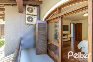 Casa à venda com 356m², 3 dormitórios, 2 suítes, 3 vagas, no bairro Ipanema em Porto Alegre