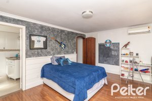 Casa à venda com 356m², 3 dormitórios, 2 suítes, 3 vagas, no bairro Ipanema em Porto Alegre