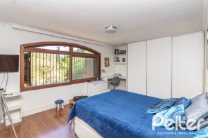 Casa à venda com 356m², 3 dormitórios, 2 suítes, 3 vagas, no bairro Ipanema em Porto Alegre