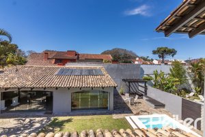 Casa à venda com 356m², 3 dormitórios, 2 suítes, 3 vagas, no bairro Ipanema em Porto Alegre