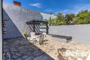 Casa à venda com 356m², 3 dormitórios, 2 suítes, 3 vagas, no bairro Ipanema em Porto Alegre