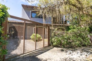 Casa à venda com 356m², 3 dormitórios, 2 suítes, 3 vagas, no bairro Ipanema em Porto Alegre