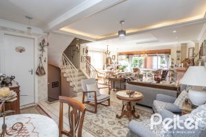 Casa em Condomínio à venda com 252m², 3 dormitórios, 2 suítes, 3 vagas, no bairro Vila Assunção em Porto Alegre