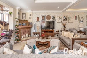 Casa em Condomínio à venda com 252m², 3 dormitórios, 2 suítes, 3 vagas, no bairro Vila Assunção em Porto Alegre