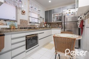 Casa em Condomínio à venda com 252m², 3 dormitórios, 2 suítes, 3 vagas, no bairro Vila Assunção em Porto Alegre