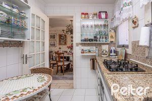 Casa em Condomínio à venda com 252m², 3 dormitórios, 2 suítes, 3 vagas, no bairro Vila Assunção em Porto Alegre