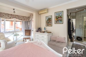 Casa em Condomínio à venda com 252m², 3 dormitórios, 2 suítes, 3 vagas, no bairro Vila Assunção em Porto Alegre