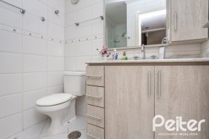 Casa em Condomínio à venda com 252m², 3 dormitórios, 2 suítes, 3 vagas, no bairro Vila Assunção em Porto Alegre