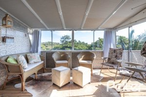 Casa em Condomínio à venda com 252m², 3 dormitórios, 2 suítes, 3 vagas, no bairro Vila Assunção em Porto Alegre