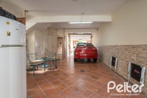 Casa em Condomínio à venda com 252m², 3 dormitórios, 2 suítes, 3 vagas, no bairro Vila Assunção em Porto Alegre