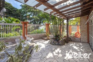 Casa em Condomínio à venda com 252m², 3 dormitórios, 2 suítes, 3 vagas, no bairro Vila Assunção em Porto Alegre