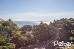 Casa em Condomínio à venda com 252m², 3 dormitórios, 2 suítes, 3 vagas, no bairro Vila Assunção em Porto Alegre