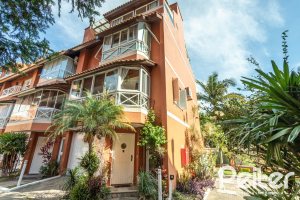 Casa em Condomínio à venda com 252m², 3 dormitórios, 2 suítes, 3 vagas, no bairro Vila Assunção em Porto Alegre