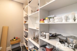 Casa em Condomínio à venda com 196m², 3 dormitórios, 1 suíte, 4 vagas, no bairro Terra Ville em PORTO ALEGRE