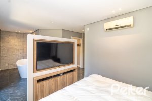 Casa em Condomínio à venda com 196m², 3 dormitórios, 1 suíte, 4 vagas, no bairro Terra Ville em PORTO ALEGRE