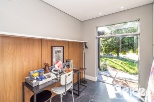 Casa em Condomínio à venda com 196m², 3 dormitórios, 1 suíte, 4 vagas, no bairro Terra Ville em PORTO ALEGRE