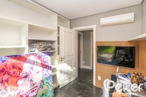 Casa em Condomínio à venda com 196m², 3 dormitórios, 1 suíte, 4 vagas, no bairro Terra Ville em PORTO ALEGRE