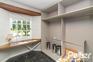 Casa em Condomínio à venda com 196m², 3 dormitórios, 1 suíte, 4 vagas, no bairro Terra Ville em PORTO ALEGRE