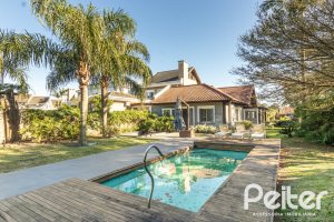 Casa em Condomínio à venda com 196m², 3 dormitórios, 1 suíte, 4 vagas, no bairro Terra Ville em PORTO ALEGRE