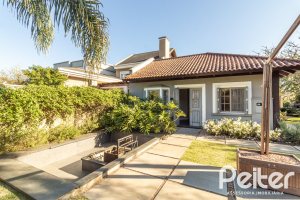 Casa em Condomínio à venda com 196m², 3 dormitórios, 1 suíte, 4 vagas, no bairro Terra Ville em PORTO ALEGRE