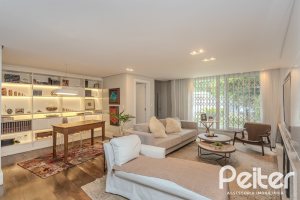 Casa à venda com 284m², 3 dormitórios, 1 suíte, 3 vagas, no bairro Tristeza em Porto Alegre