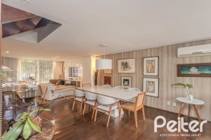 Casa à venda com 284m², 3 dormitórios, 1 suíte, 3 vagas, no bairro Tristeza em Porto Alegre