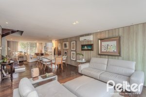 Casa à venda com 284m², 3 dormitórios, 1 suíte, 3 vagas, no bairro Tristeza em Porto Alegre