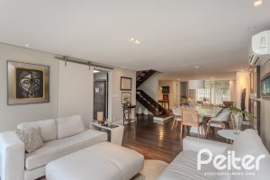 Casa à venda com 284m², 3 dormitórios, 1 suíte, 3 vagas, no bairro Tristeza em Porto Alegre