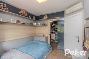 Casa à venda com 284m², 3 dormitórios, 1 suíte, 3 vagas, no bairro Tristeza em Porto Alegre